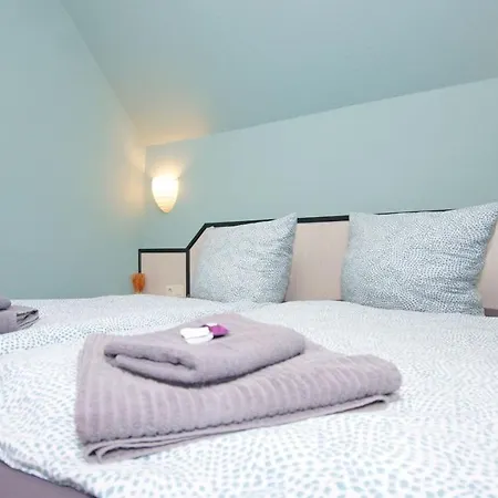 Hotel F-1010 Strandhaus Moenchgut Dz 29 Strandnah, Inkl Fruehstueck Lobbe